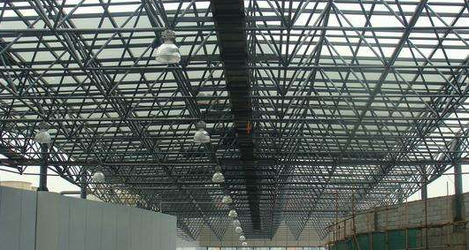 泰兴听网架公司的名目师阐述其网架的季节个性